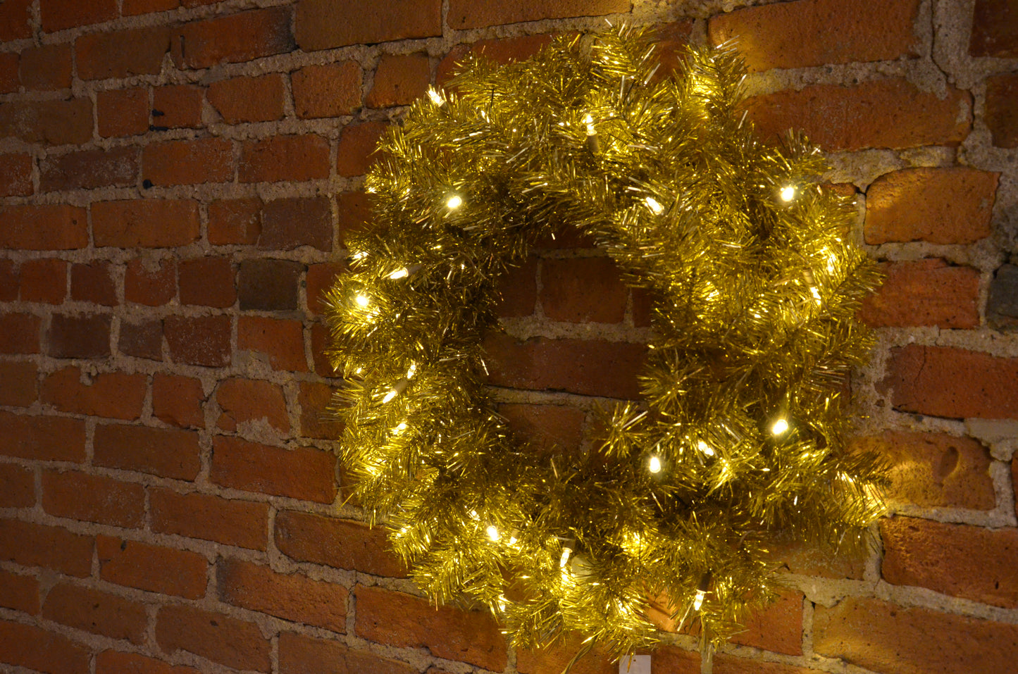 24" Gold/Silver Tinsel Wreath 50 Warm White LED Lights