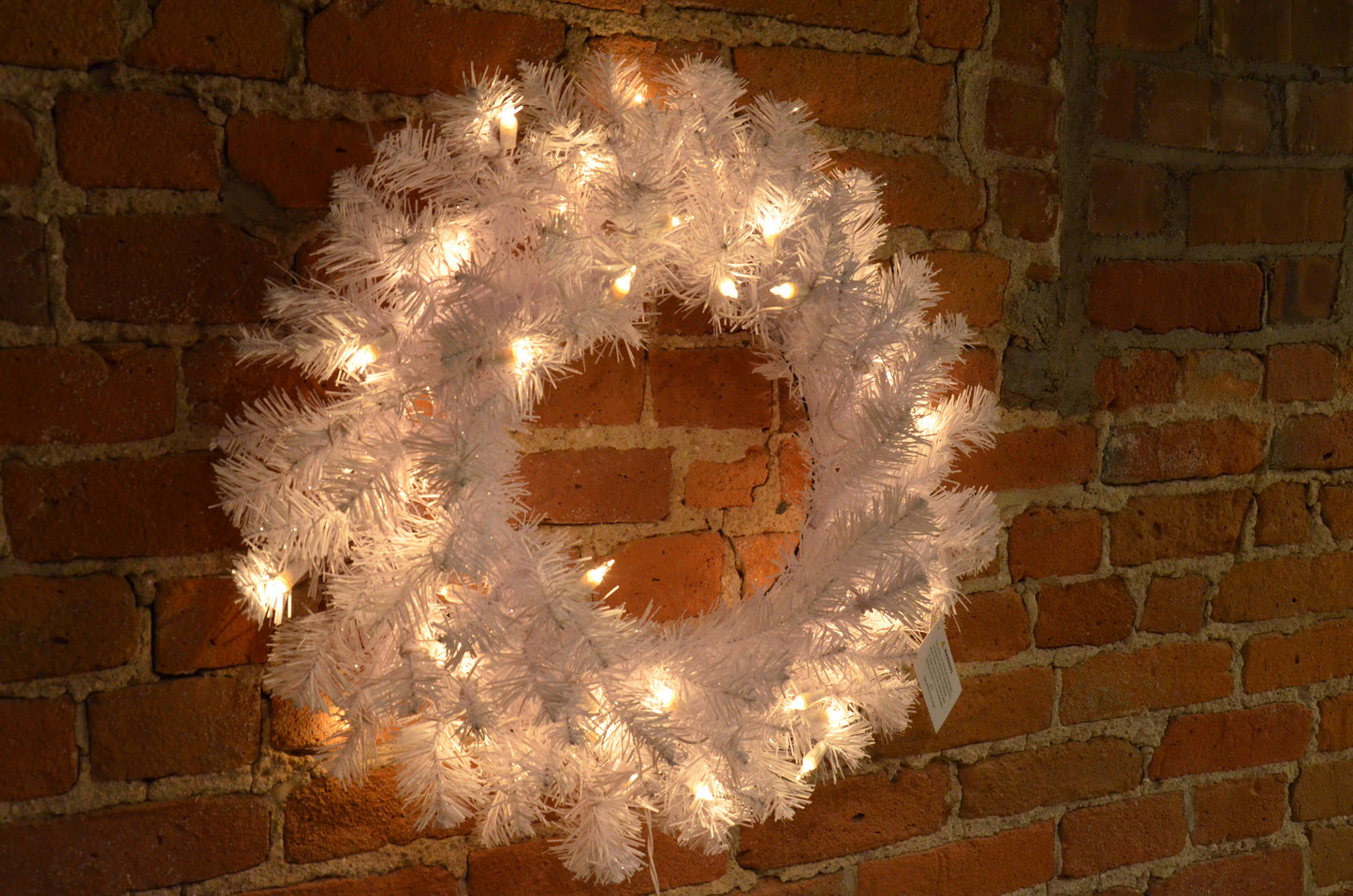 24" Crystal White Spruce Artificial Christmas Wreath, Clear Dura-lit Incandescent Mini Lights